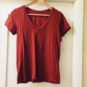 Everlane rust v neck tee